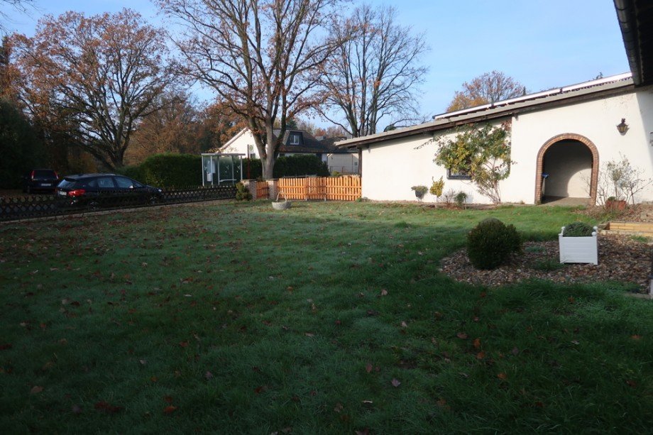 Garten vorm Haus Einfamilienhaus Wolfsburg