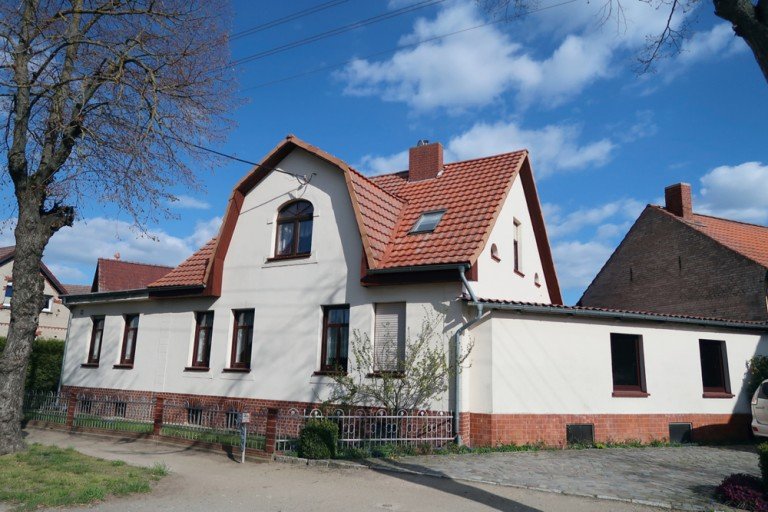 Ansicht S�dwest R�tzlingen Haus **possiel makes it possible** Naturnah / Ideal f�r die Junge Familie