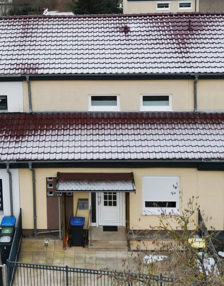 Dachaufbau 2013 Wolfsburg / Vorsfelde Reihenmittelhaus Reihenmittelhaus Vorsfelde Nord / Fassade ged�mmt & neues Dach (2013) - Fernw�rme & Glasfaser