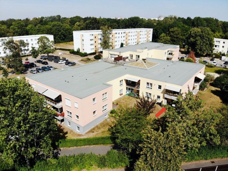 Luftbildaufnahme1 Wolfsburg / Detmerode Erdgeschosswohnung **possiel makes it possible** Bruttorendite ca. 5% / Erdgeschoss / Barrierefrei / Terrasse mit Garten!