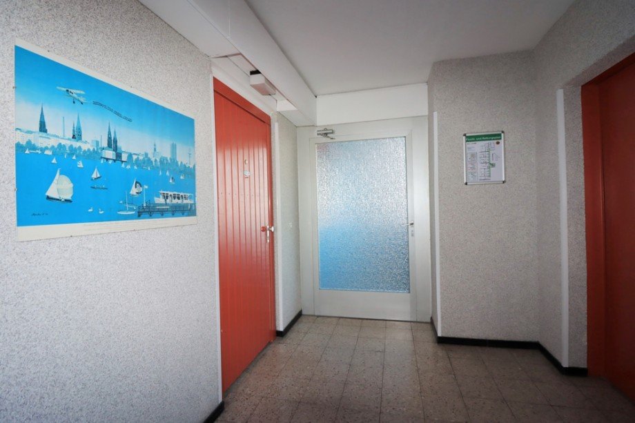 Wohnungeingang lks Etagenwohnung Wolfsburg